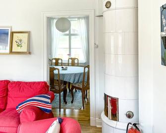 Cozy Home In Edsbruk With Kitchen - Edsbruk - Sala de estar