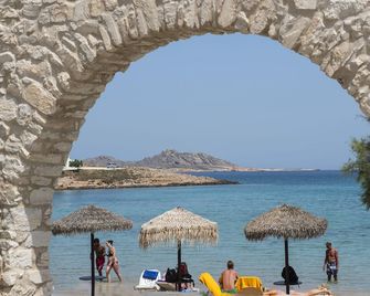 Contaratos Beach - Naousa