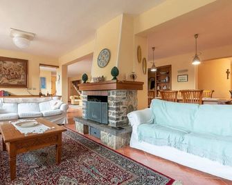 Villa with Pool, Pets & WiFi - Misilmeri - Sala de estar