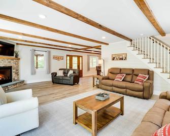 Pickleball Court and Fire Pit Milton Cabin! - Milton - Sala de estar