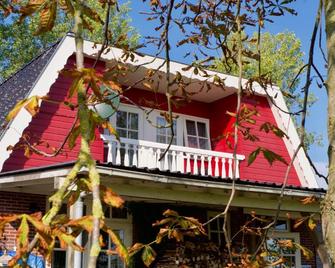 Bed & Breakfast 'Bij Lucie' - Wytgaard - Gebäude
