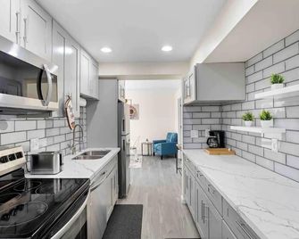 3Bedroom house near downtown Kent - Kent - Kitchen