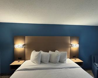 Super 8 by Wyndham Mankato - Mankato - Bedroom