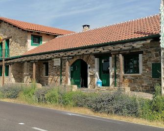 Hostería Casa Flor - Murias de Rechivaldo - Building