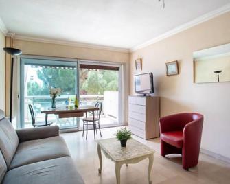 Studio Le Tiercé by Interhome - Cagnes-sur-Mer - Sala de estar