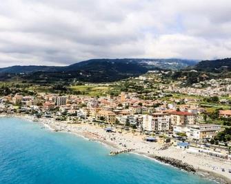 Holiday house with stunning views of the Gulf of St. Eufemia Lamezia Terme - Lamezia Terme - Strand