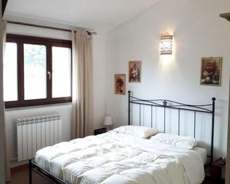 Agriturismo La Vita È Bella - Fabriano - Bedroom