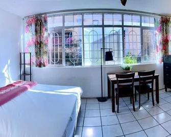 Free Spirit Hostel Guadalajara - Guadalajara