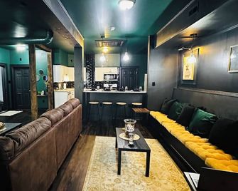 The Nightcap - Luxe 2br - Downtown Williamsport - Williamsport - Σαλόνι