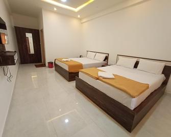 Kurinji Inn - Chikamagalur - Bedroom