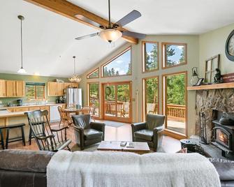 Amazing cabin in Bailey near scenic hiking trails - Bailey - Living room