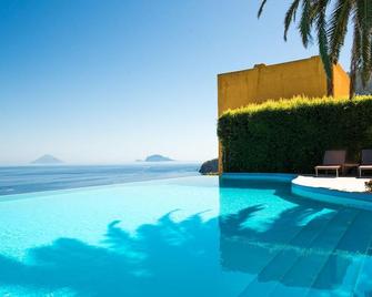 Hotel Ravesi - Malfa - Pool