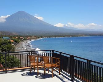 أميد بيتش فيلا - Abang - شرفة