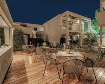 New Beach Hotel - Tsilivi - Binnenhof