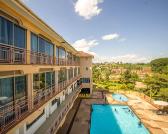 Tal Cottages - Kampala - Piscina