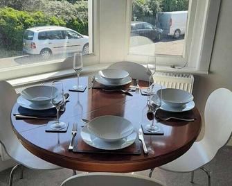 Beautiful 2BR Home close to Beachfront - Weston-super-Mare - Comedor