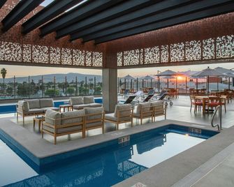 DoubleTree by Hilton Celaya - Celaya - Pool