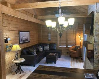 Crystal Mountain Cabin-Shuttle Pass Included! - Thompsonville - Living room
