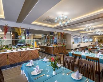 Ramira Beach Hotel - אבסלאר - מסעדה