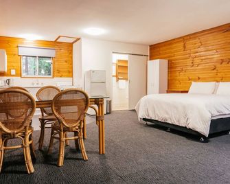 Woodbine Studio Cabin Retreat - 할리대이스 포인트 - 침실