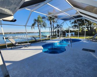 Lake House with Private Pool, Beach & Dock - Winter Haven - Басейн