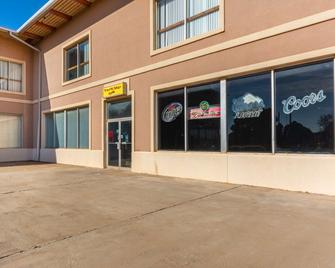 Americas Best Value Inn Elk City - Elk City - Building