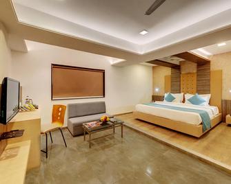 Click Hotel By Suba - Jamnagar - Schlafzimmer