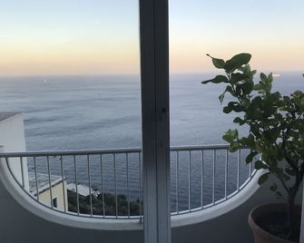 Hotel Holiday - Praiano - Balcón