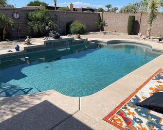 Charming main core of Sun City home with AC, WiFi and beautiful patio & pool. - Sun City - Piscina