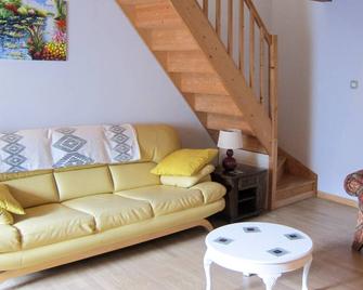Converted Breton stone barn with heated pool in lovely setting - Bourbriac - Sala de estar