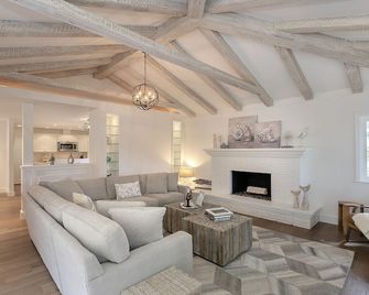 3877 Sea Esta home - Pebble Beach - Living room