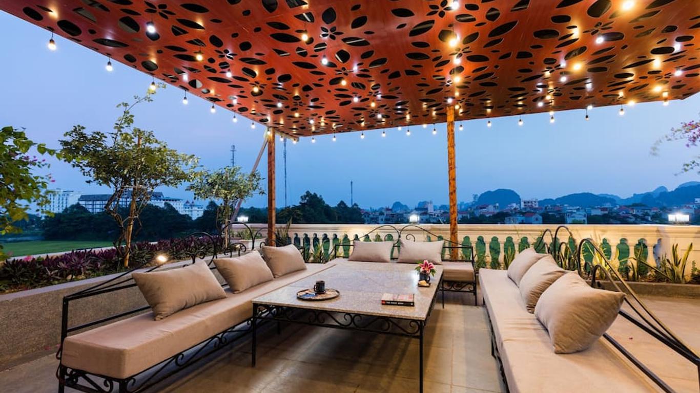 Liberty Hall Tam Coc Hotel & Villa