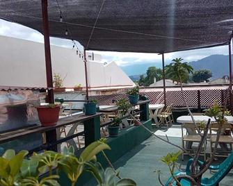 Feathers Hotel And Lounge - Antigua - Balcony