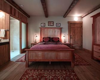 The Squibb Houses - Cambria - Bedroom