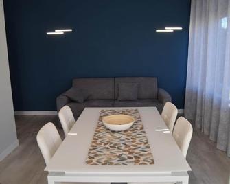 Fenocchio's House-Apartment Green - Castiglione Falletto - Comedor