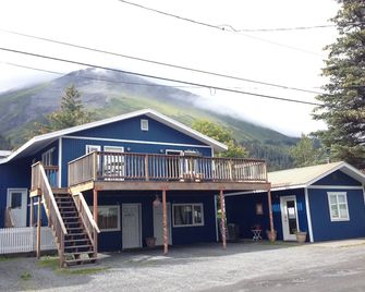 Sea Treasures Inn - Seward - Building