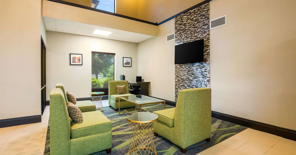 Quality Inn & Suites £55. Sellersburg Hotel Deals & Reviews KAYAK