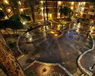 DoubleTree Suites by Hilton Tucson Airport - טוסון