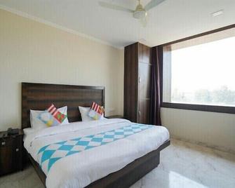 Hotel Midtown - Palwal - Bedroom