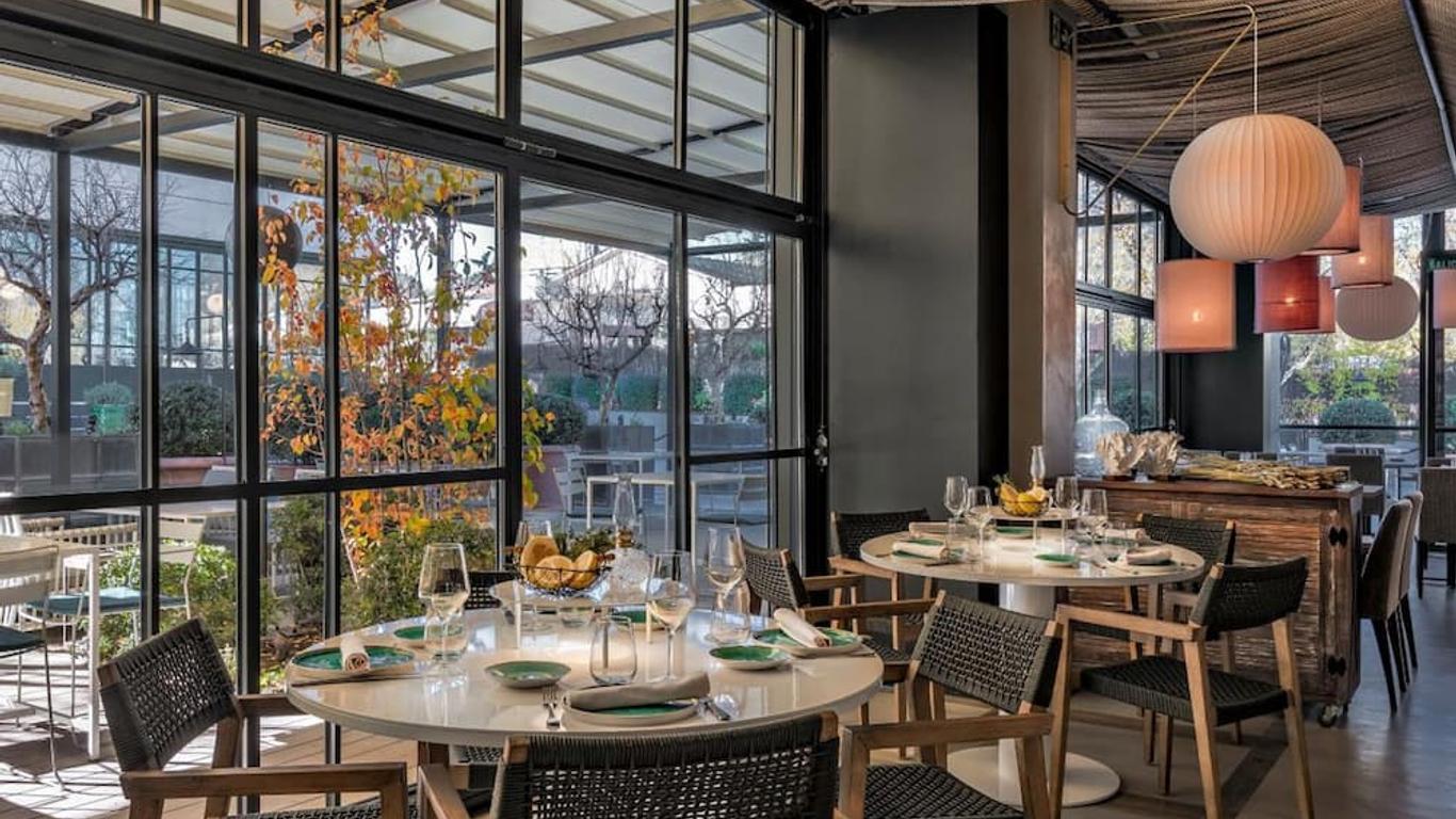 Aravaca Village Hotel
