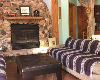 Architectural Gem in Patagonia, AZ Private 1-bedroom cottage with great views - Patagonia - Sala de estar