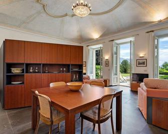 Villa Bel Faggio Apartment by Halldis - Menaggio - Phòng ăn