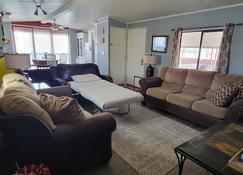 Mobilehome to yourself 2 rooms 1 bath - Fernley - Living room
