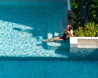 Bella Nara Phuket Naiyang Beach - Sakhu - Bazén