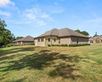 Beautiful 3 Bedroom House in Great Neighborhood - DeRidder - Edificio