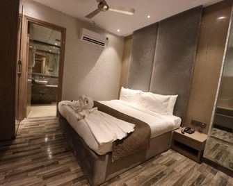 Mvr Grand Hotel - Kanpur - Slaapkamer