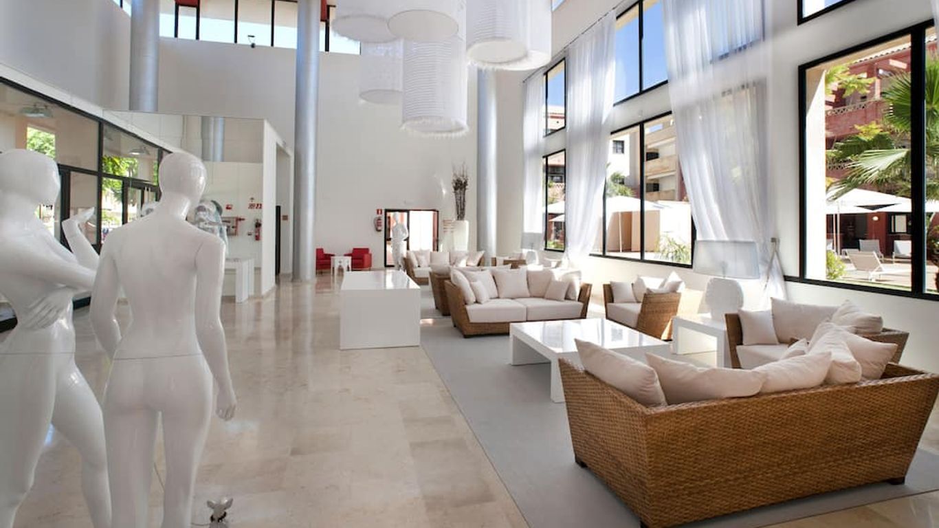 Leo Punta Umbria III - Adults Only