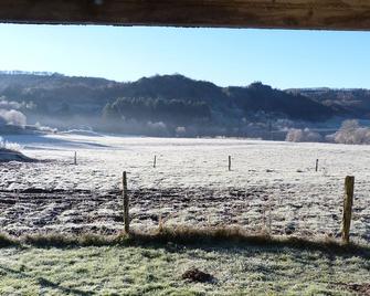 Location in the heart of the Massif du Sancy - Saint-Sauves-d'Auvergne - Playa