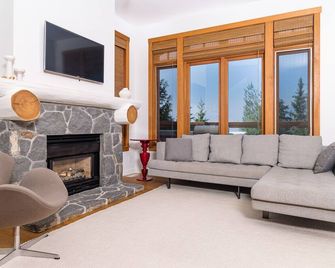 The Ridge 21 | 3 Bed/3 Bath Luxury Townhouse |ski-In/Out |hot Tub | Parking Incl - Whistler - Salon