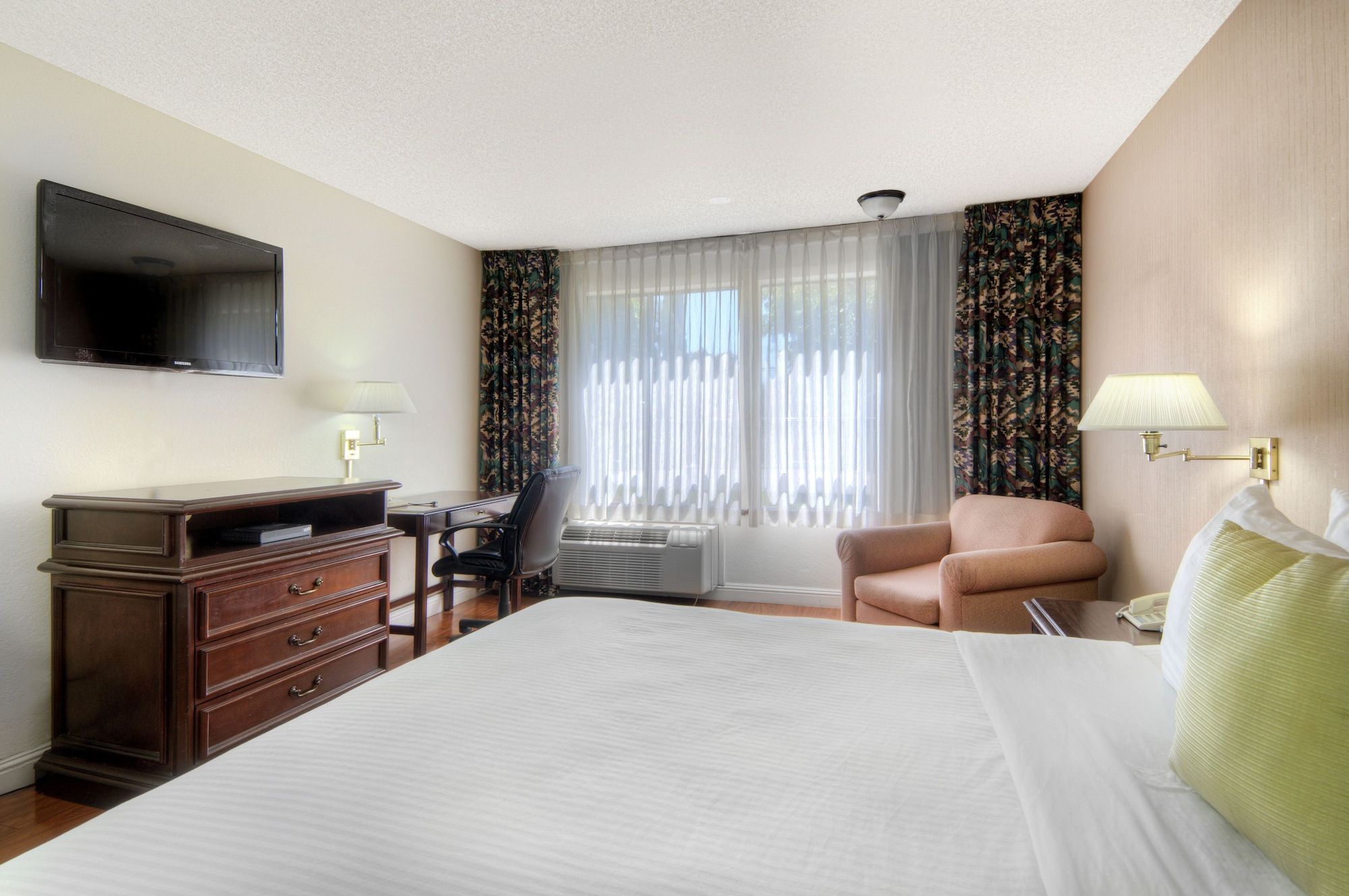 Days Inn & Suites by Wyndham Mountain View - מאונטיין ויו - חדר שינה